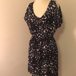 Cold shoulder butterfly dress with pockets!